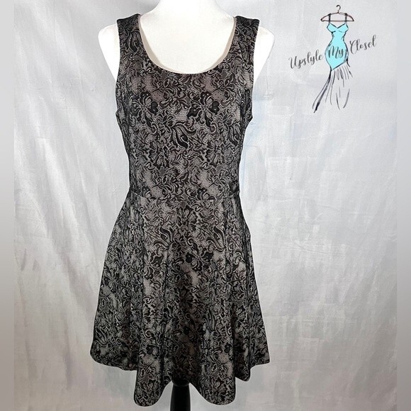 Express black and nude lace illusion fit and flare dress size medium NWOT - Picture 2 of 6